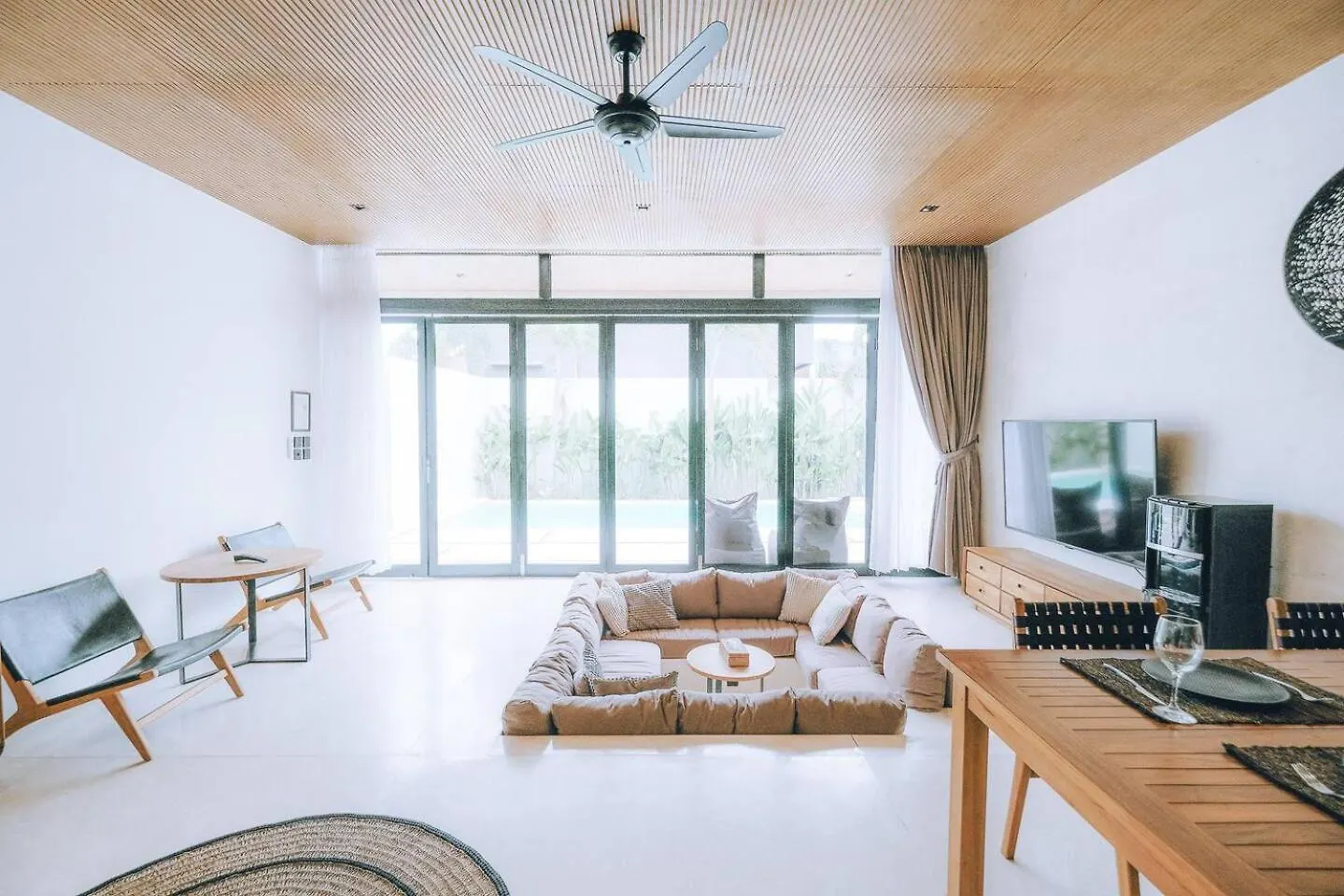 99 Villa Suite - Modern Bedrooms With Dining Area & Enormous Pool Kerobokan  Indonesia