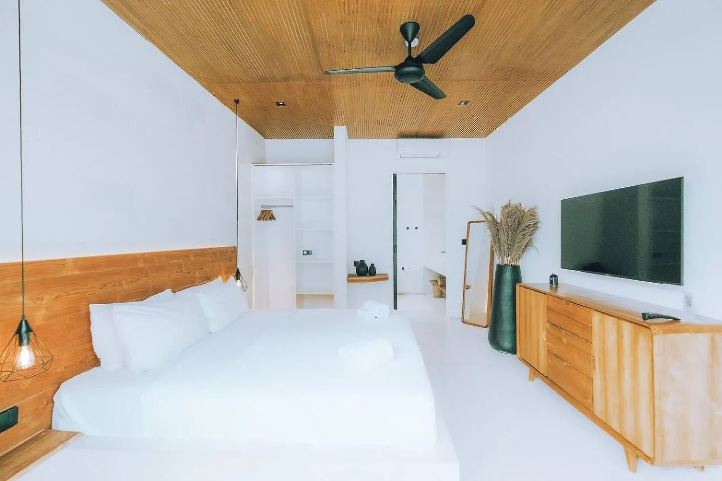 99 Villa Suite - Modern Bedrooms With Dining Area & Enormous Pool Kerobokan  Kerobokan (Bali)