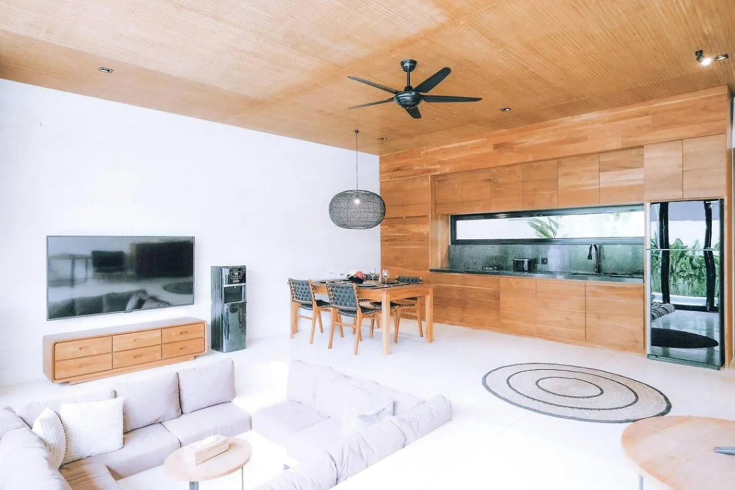 99 Villa Suite - Modern Bedrooms With Dining Area & Enormous Pool Kerobokan  Indonesia