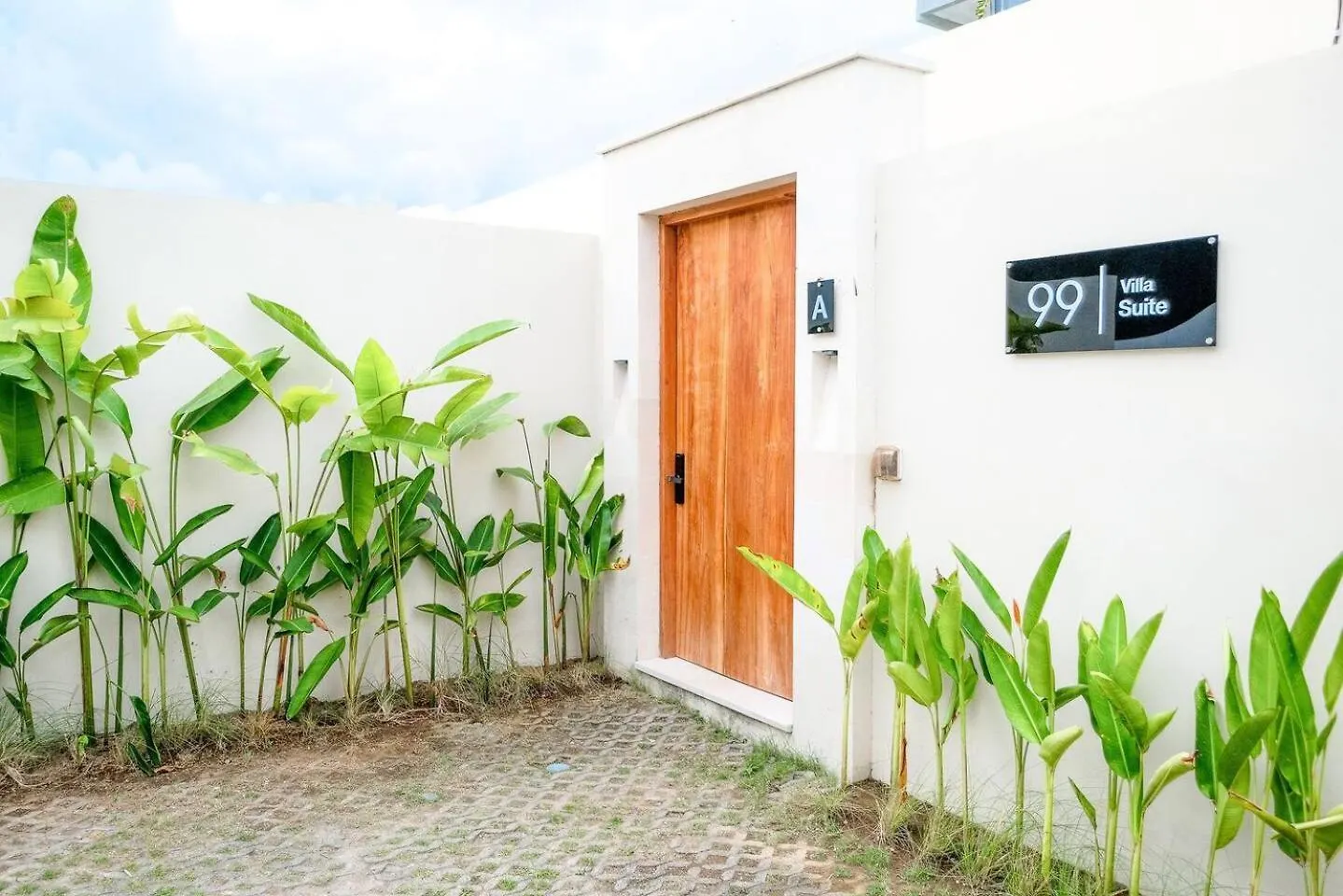99 Villa Suite - Modern Bedrooms With Dining Area & Enormous Pool Kerobokan  Kerobokan (Bali)