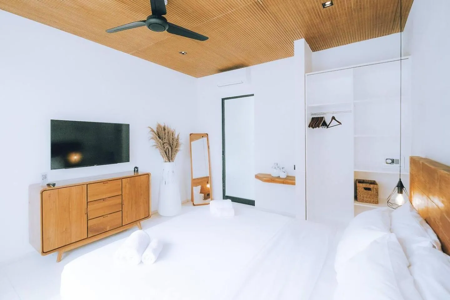 99 Villa Suite - Modern Bedrooms With Dining Area & Enormous Pool Kerobokan  Kerobokan (Bali)