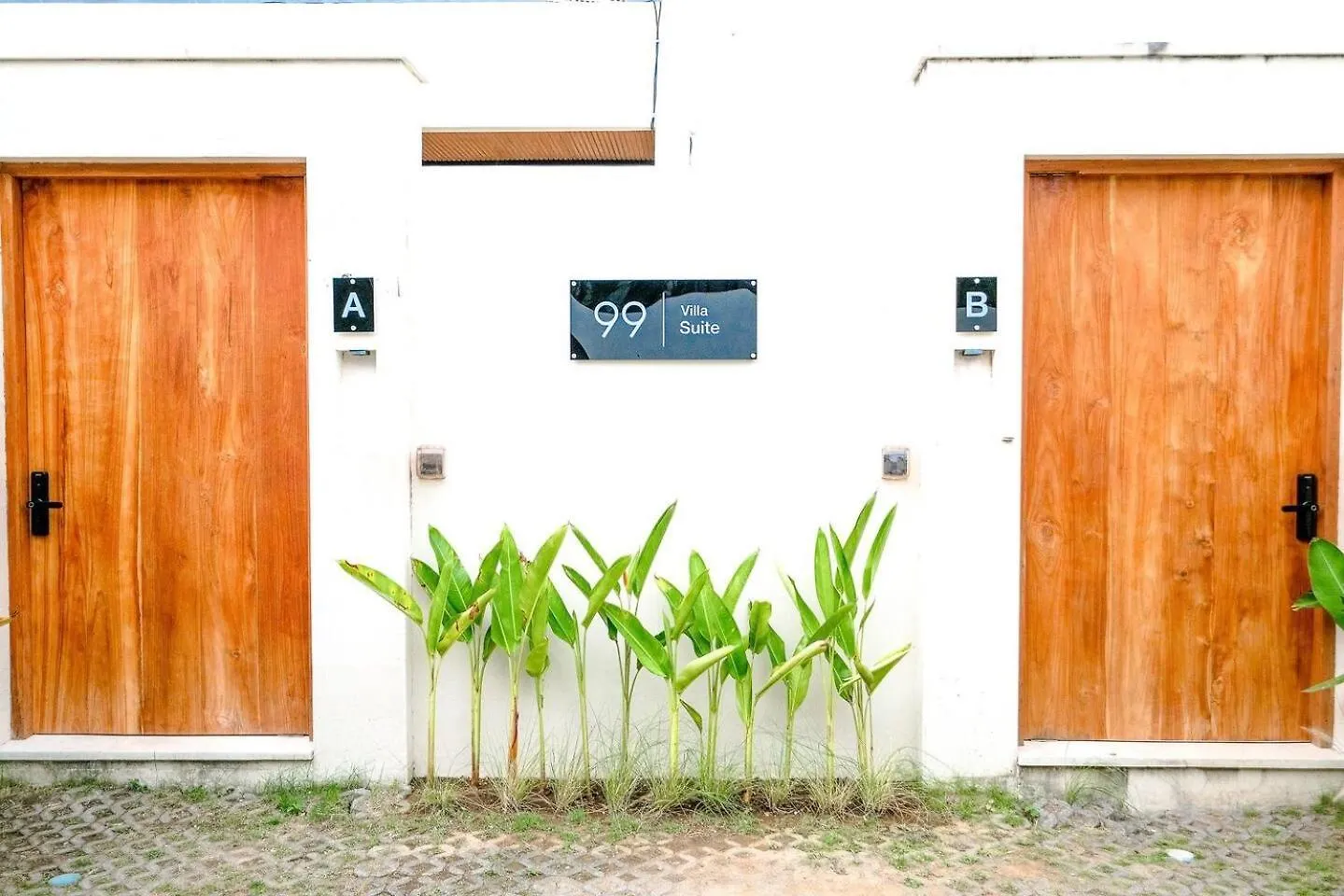 99 Villa Suite - Modern Bedrooms With Dining Area & Enormous Pool Kerobokan  Indonesia