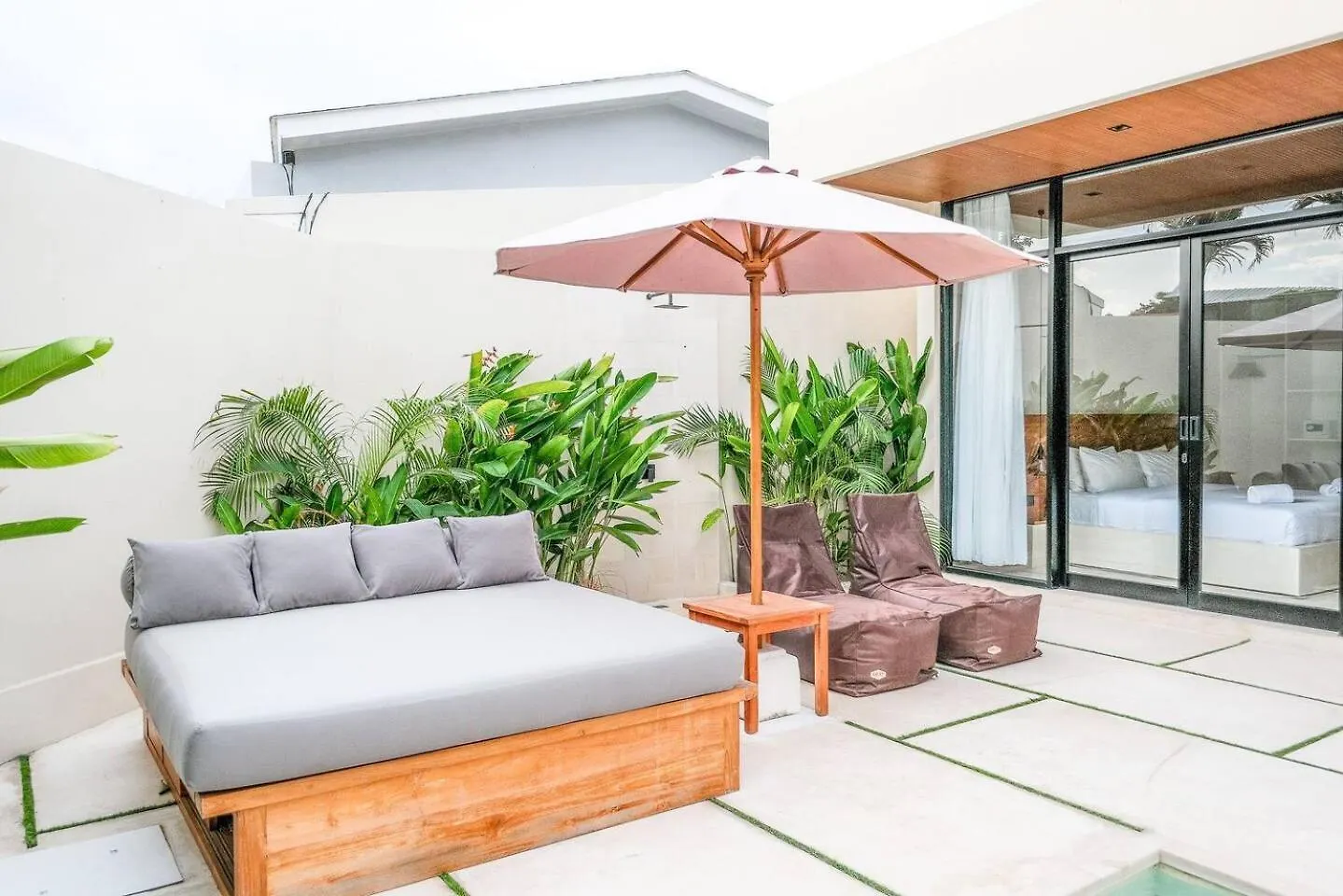 99 Villa Suite - Modern Bedrooms With Dining Area & Enormous Pool Kerobokan   Kerobokan (Bali)