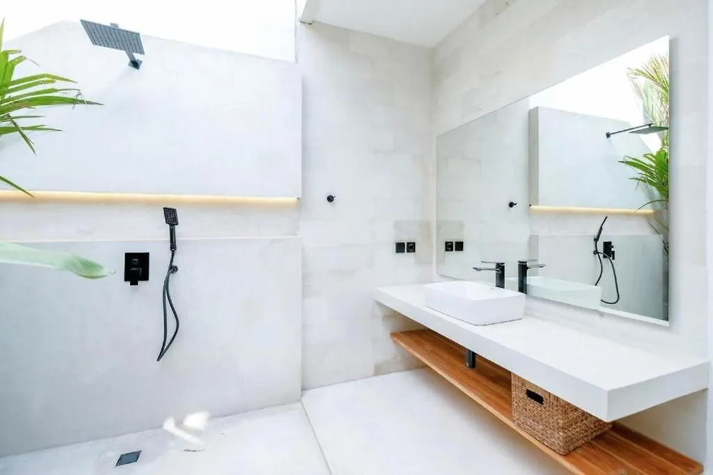 99 Villa Suite - Modern Bedrooms With Dining Area & Enormous Pool Kerobokan  0*, Kerobokan (Bali) Indonesia