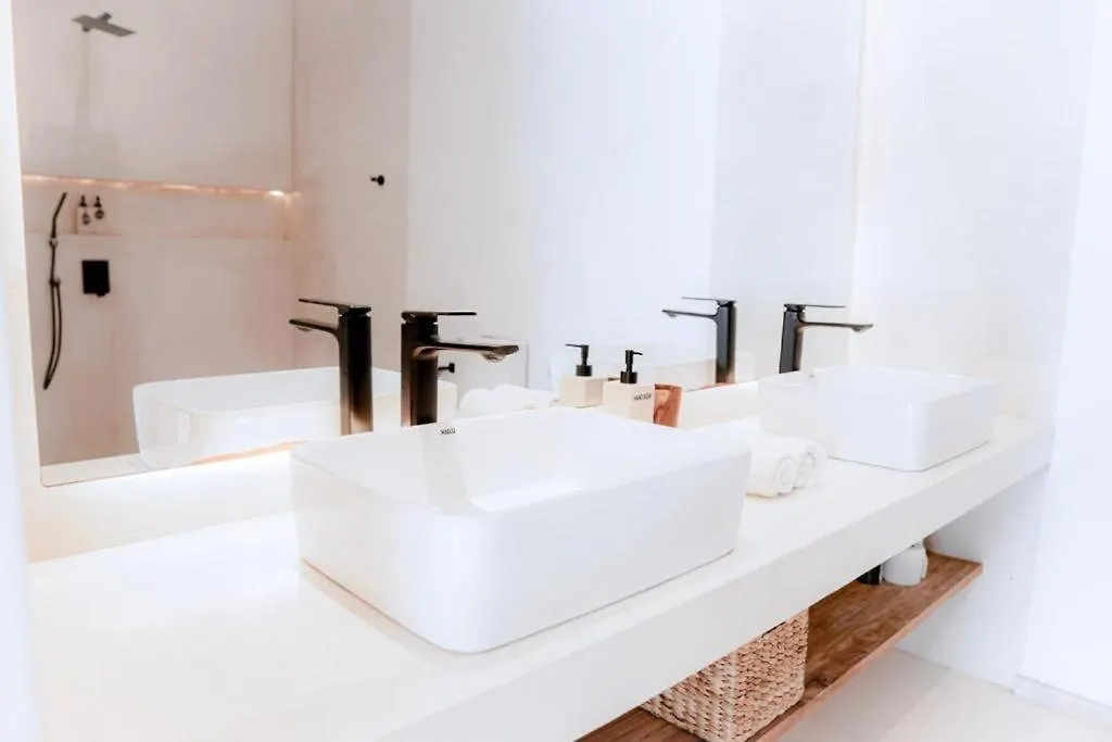 99 Villa Suite - Modern Bedrooms With Dining Area & Enormous Pool Kerobokan  Indonesia