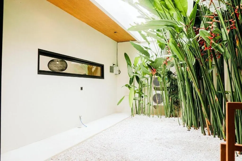 99 Villa Suite - Modern Bedrooms With Dining Area & Enormous Pool Kerobokan