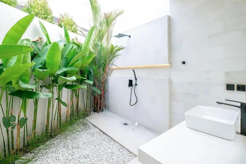 99 Villa Suite - Modern Bedrooms With Dining Area & Enormous Pool Kerobokan